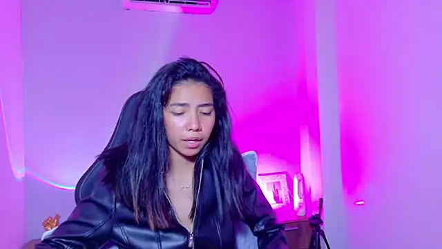 luna roja25 online show from February 13, 1:40 pm