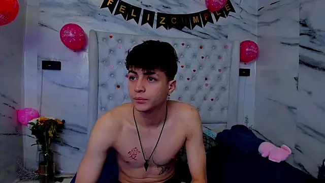 Snapshot of Ari_and_Storm chatting on February 22, 2:15 pm Ari and Storm online show from February 22, 2:15 pm