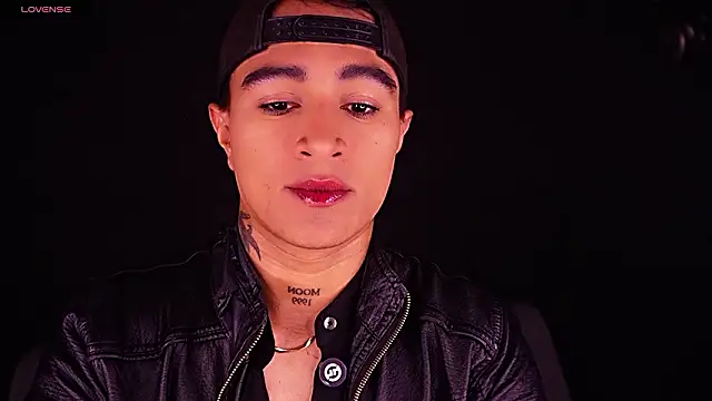 Snapshot of LiamDeep chatting on February 7, 9:02 am LiamDeep online show from February 7, 9:02 am