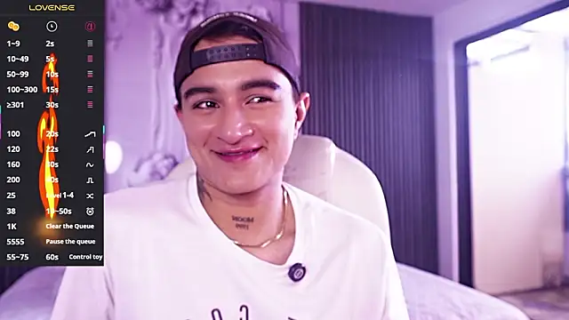 Snapshot of LiamDeep chatting on February 8, 8:34 pm LiamDeep online show from February 8, 8:34 pm