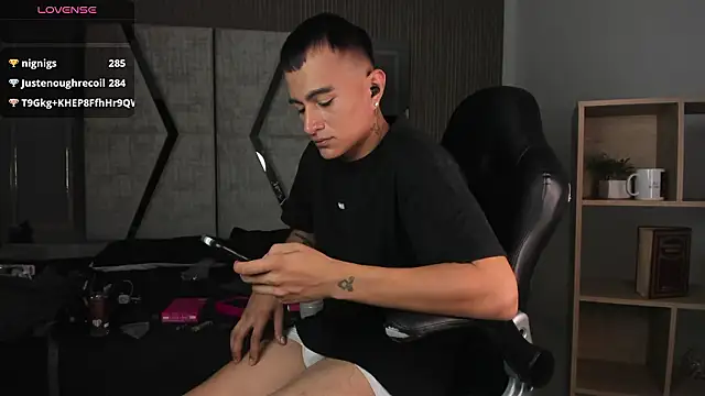 Snapshot of LiamDeep chatting on February 13, 10:39 pm LiamDeep online show from February 13, 10:39 pm