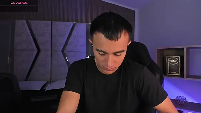 Snapshot of LiamDeep chatting on February 21, 10:00 pm LiamDeep online show from February 21, 10:00 pm