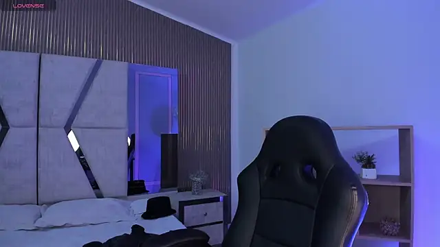 Snapshot of LiamDeep chatting on February 25, 8:18 pm LiamDeep online show from February 25, 8:18 pm