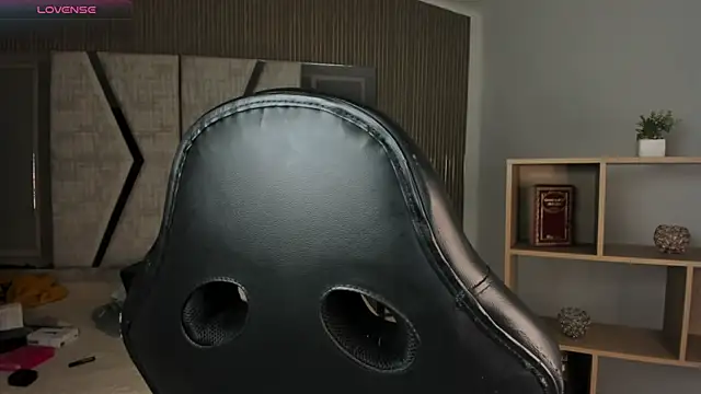 Snapshot of LiamDeep chatting on February 28, 8:21 pm LiamDeep online show from February 28, 8:21 pm