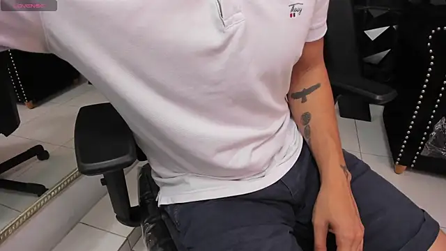 LiamDeep online show from April 3, 1:53 pm