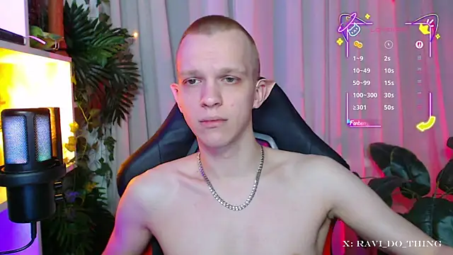 Snapshot of frozen_boy chatting on November 25, 4:18 pm frozen boy online show from November 25, 4:18 pm