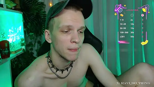 Snapshot of frozen_boy chatting on December 15, 4:55 pm frozen boy online show from December 15, 4:55 pm