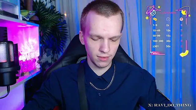 Snapshot of frozen_boy chatting on December 18, 4:13 pm frozen boy online show from December 18, 4:13 pm