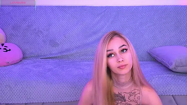 AmyKent  online show from April 17, 3:26 pm