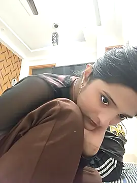 Snapshot of romantic_couple1 chatting on October 11, 12:43 am romantic couple1 online show from October 11, 12:43 am