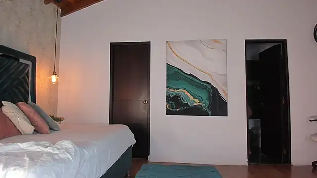 Snapshot of Sofi_Moreno chatting on October 23, 12:15 pm Sofi Moreno online show from October 23, 12:15 pm