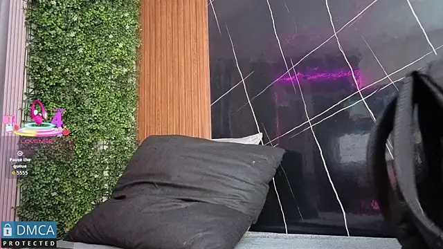 Kiara Zahiri   online show from November 6, 11:11 am