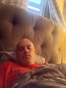 Snapshot of gpjr80 chatting on October 7, 2:14 pm gpjr80 online show from October 7, 2:14 pm