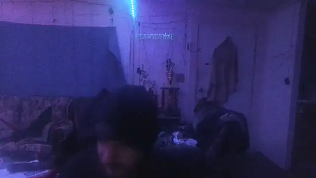 Snapshot of Poundtown1226 chatting on January 17, 12:37 am Poundtown1226 online show from January 17, 12:37 am