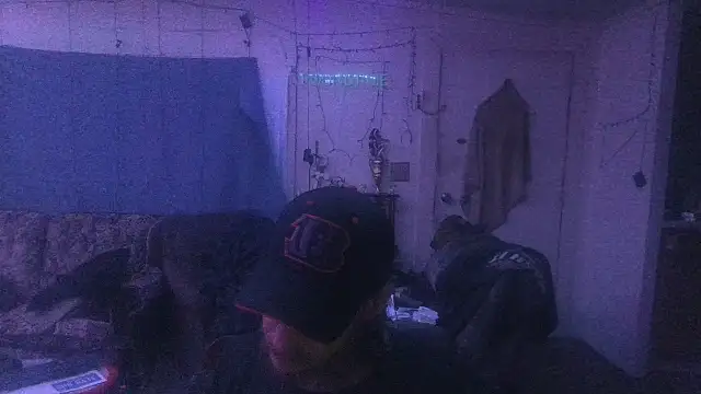 Snapshot of Poundtown1226 chatting on January 18, 12:47 am Poundtown1226 online show from January 18, 12:47 am