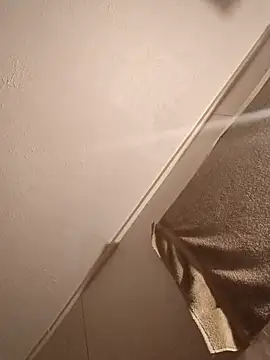 Snapshot of Poundtown1226 chatting on February 15, 12:29 am Poundtown1226 online show from February 15, 12:29 am