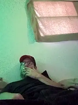 Snapshot of Poundtown1226 chatting on February 24, 9:24 pm Poundtown1226 online show from February 24, 9:24 pm