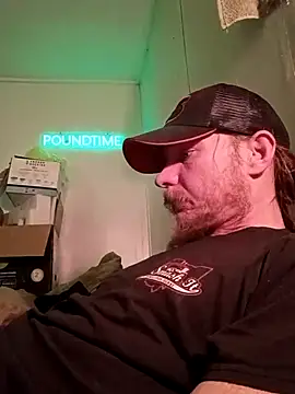 Snapshot of Poundtown1226 chatting on February 25, 7:23 pm Poundtown1226 online show from February 25, 7:23 pm