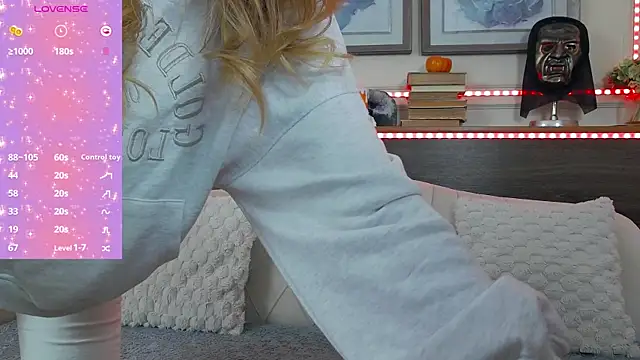 MuseDollX online show from October 29, 7:59 pm