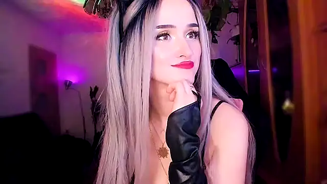Snapshot of MistressJolie chatting on January 30, 3:33 am MistressJolie online show from January 30, 3:33 am
