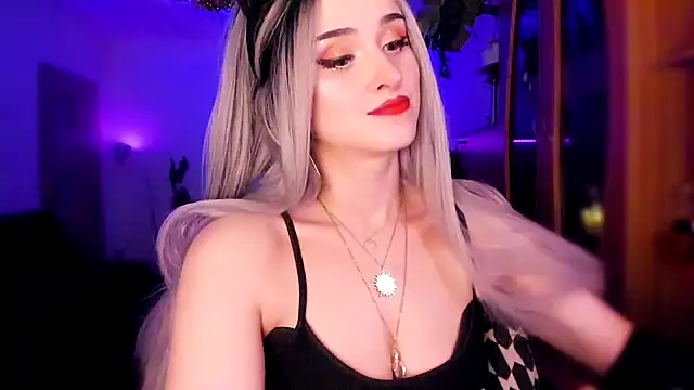 Snapshot of MistressJolie chatting on January 31, 6:02 am MistressJolie online show from January 31, 6:02 am