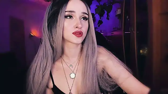 Snapshot of MistressJolie chatting on March 11, 2:54 am MistressJolie online show from March 11, 2:54 am