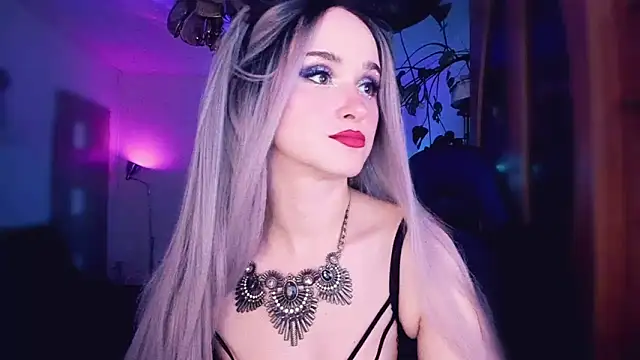 Snapshot of MistressJolie chatting on September 27, 6:40 am MistressJolie online show from September 27, 6:40 am