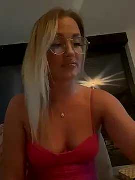 Snapshot of PinkiePlgirl chatting on September 23, 8:01 pm PinkiePlgirl online show from September 23, 8:01 pm