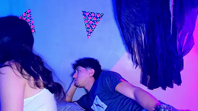 Snapshot of Laura_and_Kevin chatting on October 23, 1:21 pm Laura and Kevin online show from October 23, 1:21 pm