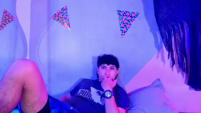 Snapshot of Laura_and_Kevin chatting on October 26, 2:12 pm Laura and Kevin online show from October 26, 2:12 pm