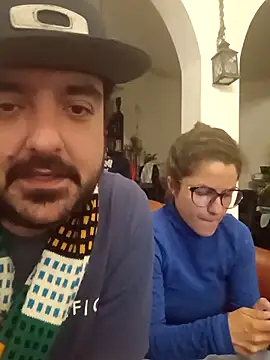 CasalTopaTudo online show from September 18, 10:45 pm