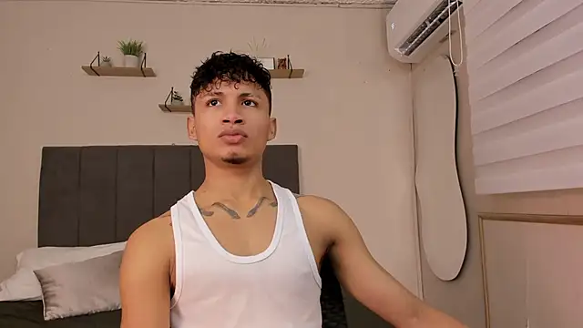 Snapshot of Spencer__19 chatting on October 17, 8:44 pm Spencer 19 online show from October 17, 8:44 pm