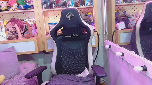 Carrie hall online show from November 20, 3:01 pm