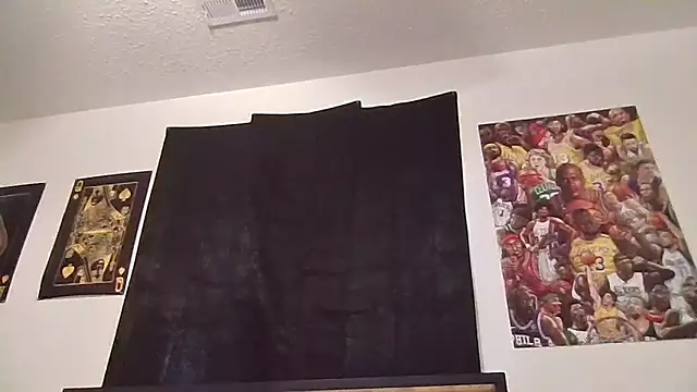 Snapshot of sexybigdick04 chatting on November 10, 8:08 pm sexybigdick04 online show from November 10, 8:08 pm