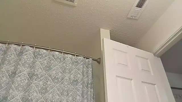 Snapshot of sexybigdick04 chatting on March 27, 9:25 pm sexybigdick04 online show from March 27, 9:25 pm