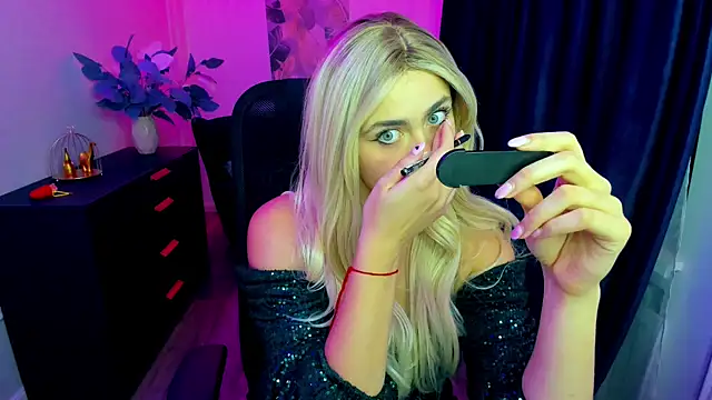 LeslieMineg online show from September 18, 7:38 pm