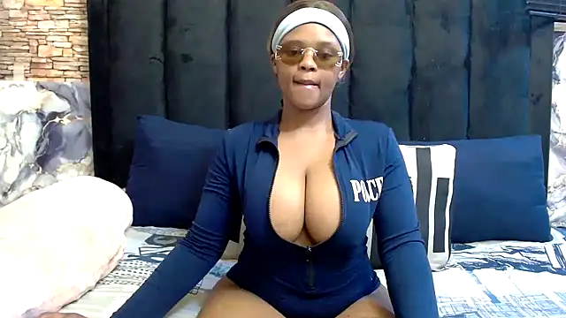 SexyBaddieXXX online show from August 9, 6:35 pm