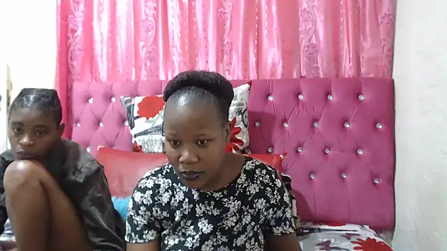 CuteDarkChoc online show from November 4, 4:17 pm