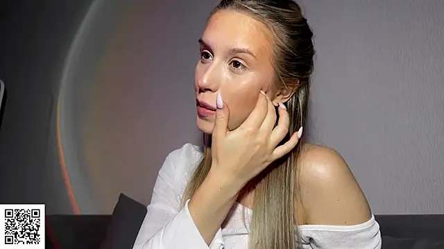 ElysiaXo online show from October 23, 9:57 pm