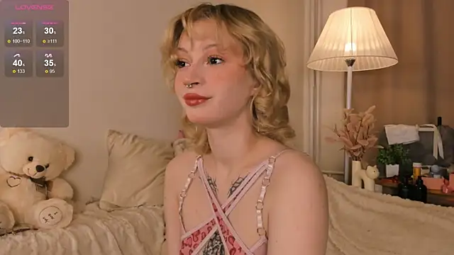 EfieFrye online show from October 31, 5:58 pm