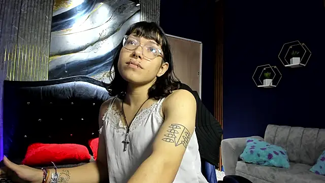 Snapshot of christina_vamp1 chatting on October 29, 2:41 pm christina vamp1 online show from October 29, 2:41 pm