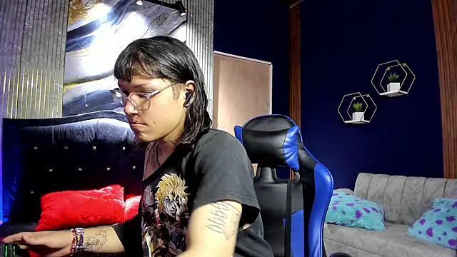 Snapshot of christina_vamp1 chatting on October 30, 7:47 pm christina vamp1 online show from October 30, 7:47 pm