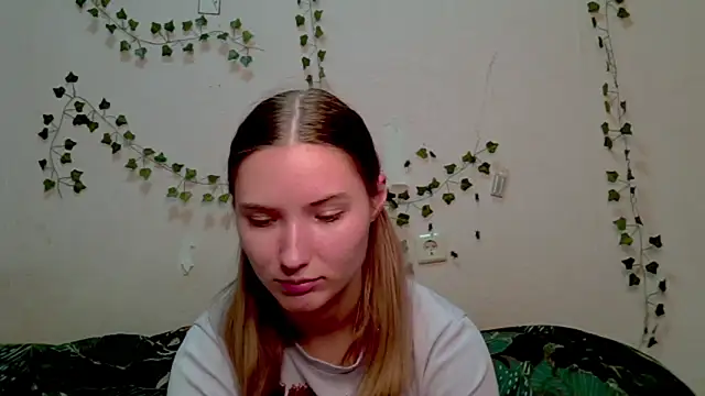  kikiclark   online show from November 13, 8:52 pm