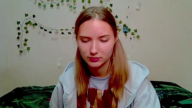  kikiclark   online show from November 27, 8:55 pm