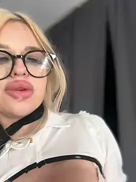 Steffi Snowbunny online show from May 9, 12:49 am