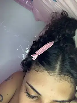 luluzinhax online show from February 20, 5:26 am