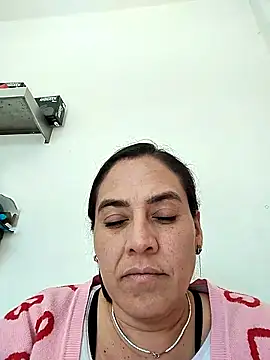 Snapshot of denissebombon chatting on February 3, 6:02 pm denissebombon online show from February 3, 6:02 pm