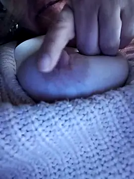 Snapshot of denissebombon chatting on February 5, 11:20 pm denissebombon online show from February 5, 11:20 pm