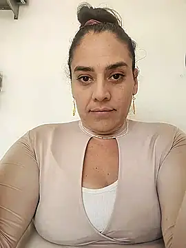 Snapshot of denissebombon chatting on February 11, 7:41 pm denissebombon online show from February 11, 7:41 pm