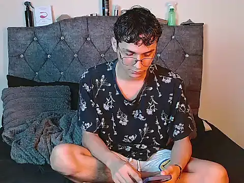 logan willyams  online show from September 20, 10:33 pm